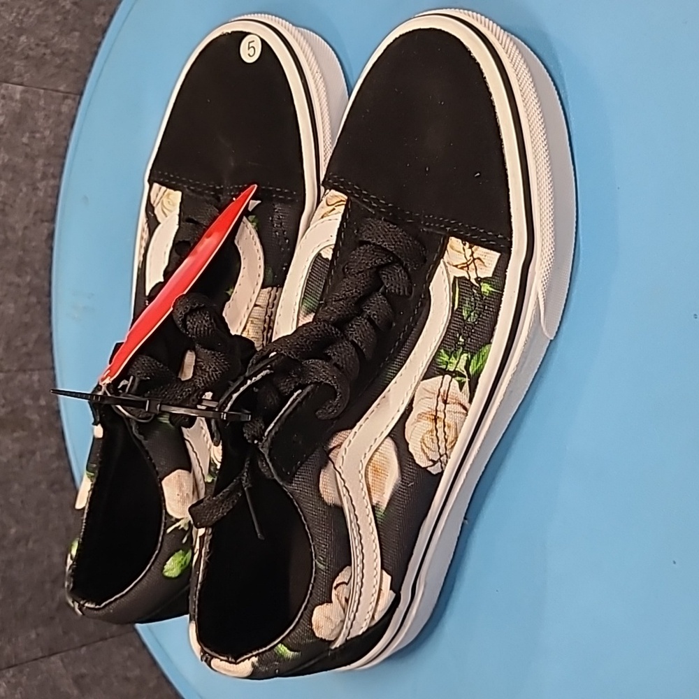 Vans - Picture 2 of 4